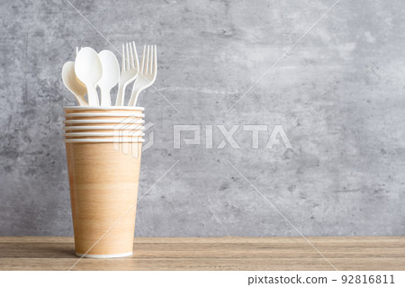 Eco friendly food packaging on table background. natural container Eco friendly food packaging on table background. natural container 92816811