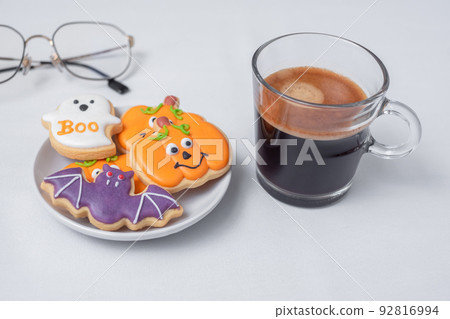 hot espresso coffee  or chocolate cup with funny Halloween Cookies. Happy Halloween day, Trick or Threat, Hello October, fall autumn, Traditional, party and holiday concept 92816994