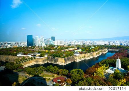 大阪城全景和大阪街道/ 大阪城全景和大阪街道/ 92817134