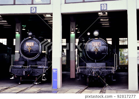 2004 9633、D511蒸汽機車站在機車棚內 92817277