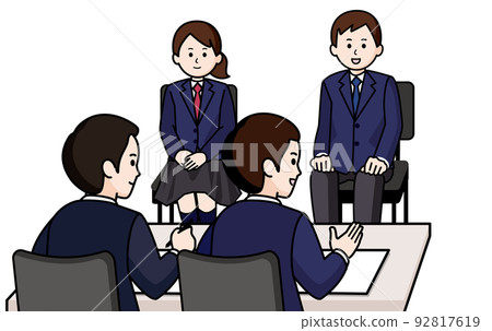 接受小組面試的男女學生 兩名男面試官 接受小組面試的男女學生 兩名男面試官 92817619