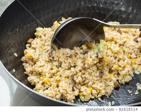 用鐵鍋炒炒飯 92818514