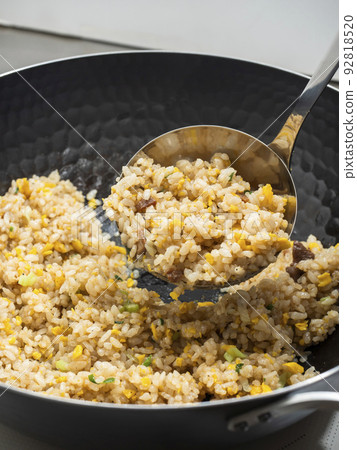 Fry fried rice in an iron wok Fry fried rice in an iron wok 92818520