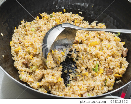 Fry fried rice in an iron wok Fry fried rice in an iron wok 92818522