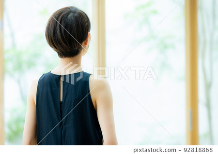 back of short hair 92818868