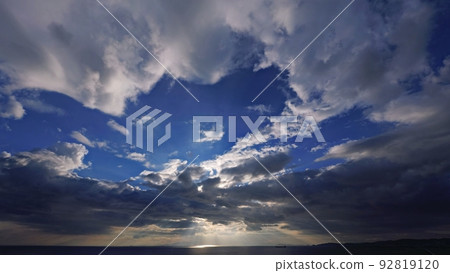Afternoon sky with blue sky and powerful clouds / summer / super wide angle / sky mainly / 220722pm 92819120