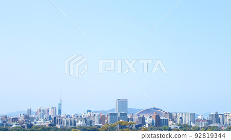 Fukuoka cityscape 92819344