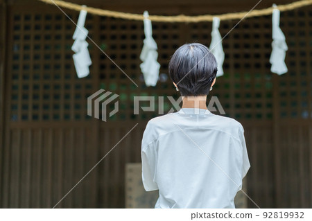 Gassho, prayer, worship, visiting power spots, shrines, sightseeing spots 92819932