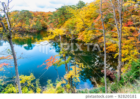 Aomori Prefecture Shirakami Mountains with autumn leaves ~Twelve Lakes and Oike~ Aomori Prefecture Shirakami Mountains with autumn leaves ~Twelve Lakes and Oike~ 92820181
