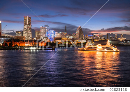 《Kanagawa Prefecture》Yokohama Minato Mirai/Summer Dusk 92823118