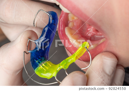 Plate for the lower teeth, orthodontic and plate for the teeth of the lower jaw. Plate for the lower teeth, orthodontic and plate for the teeth of the lower jaw. 92824550