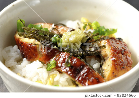 Green onion, shredded nori seaweed, eel dashi chazuke with wasabi 92824660