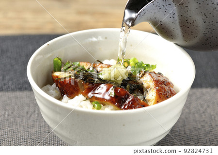 Green onion, shredded nori seaweed, eel dashi chazuke with wasabi 92824731