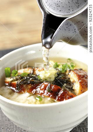 大蔥、紫菜絲、鰻魚湯加芥末茶泡 92824735