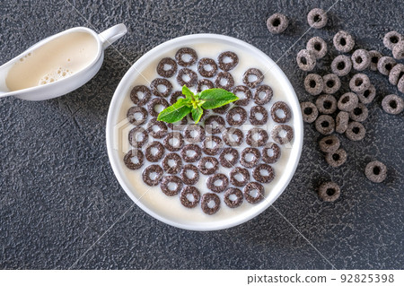 Bowl of cereal rings 92825398