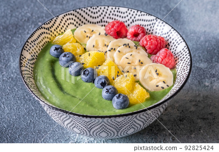 Bowl of avocado spinach smoothie Bowl of avocado spinach smoothie 92825424