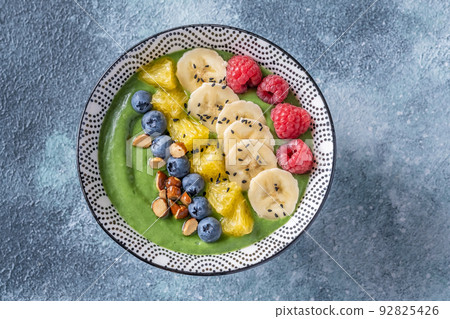 Bowl of avocado spinach smoothie Bowl of avocado spinach smoothie 92825426