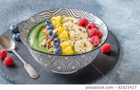 Bowl of avocado spinach smoothie Bowl of avocado spinach smoothie 92825427
