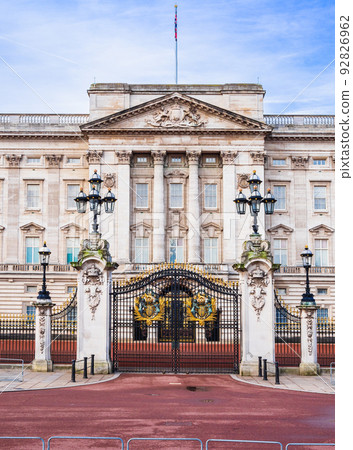London Buckingham Palace vertical composition 92826962