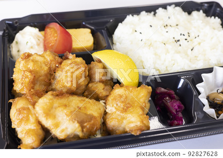 Delicious fried chicken lunch 92827628