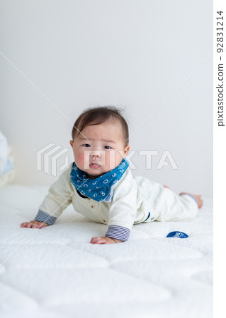 Baby lying face down Infant Baby lying face down Infant 92831214
