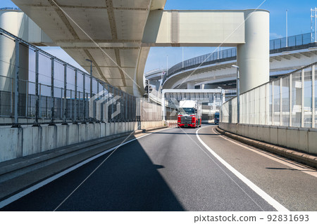 《Kanagawa Prefecture》Truck driver, Shuto Expressway Wangan Route 《Kanagawa Prefecture》Truck driver, Shuto Expressway Wangan Route 92831693