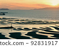 Ripples on Okoshiki Beach (Kumamoto Prefecture) shining in the setting sun 92831917