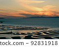 Ripples on Okoshiki Beach (Kumamoto Prefecture) shining in the setting sun 92831918
