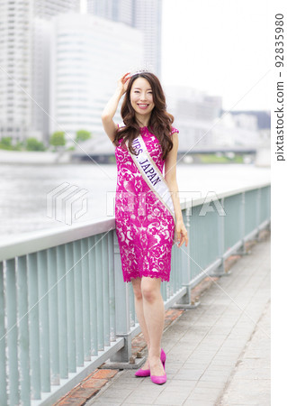 Slimming beauty in a summer dress Slimming beauty in a summer dress 92835980