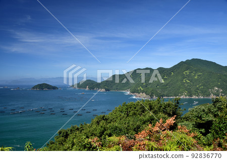 從鹽濱山村廣場眺望金灣和熊野海（左起大島、三面島、平瀨島）[三重縣渡賴郡大木町] 92836770