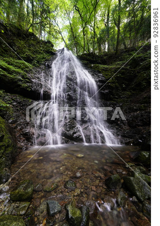 三江村不動瀑布 92836961