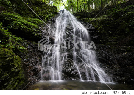 三江村不動瀑布 92836962