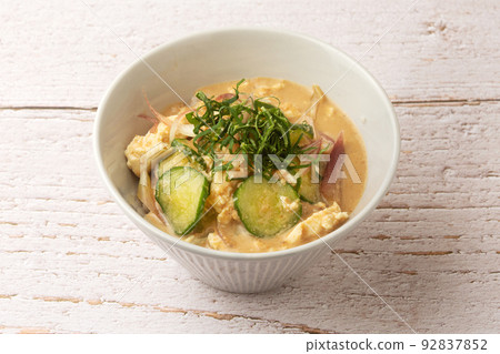 Chilled juice Chilled juice 92837852