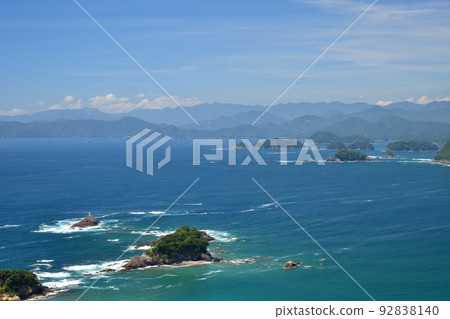 View of the islands of Kumanonada from the Tatagase Promenade [Taiki-cho, Watarai-gun, Mie Prefecture] 92838140