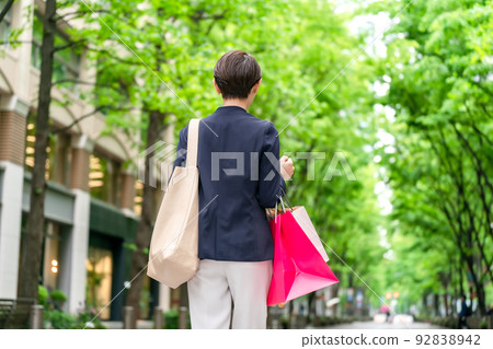 女人購物購物新鮮綠色 92838942