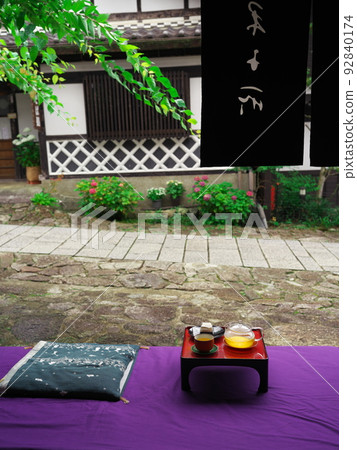 Magome-juku in early summer, enjoying cold tea and chestnut sweets at the long-established Kawakamiya Magome-juku in early summer, enjoying cold tea and chestnut sweets at the long-established Kawakamiya 92840174