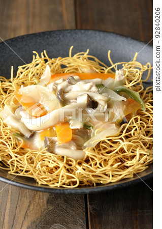 Sara udon with bean paste containing shimeji mushrooms, carrots, onions, etc. 92840206