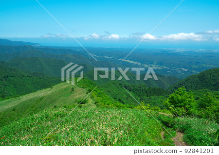 A view of the Tottori Prefecture side seen from the mountain trail from Nakahiruzen to Kamihiruzen Maniwa City, Okayama Prefecture 92841201