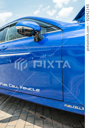 Fuel cell vehicle 92842148