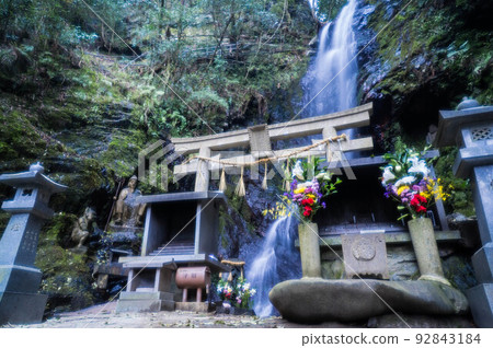 京都愛宕山腳下的空谷瀑布 92843184