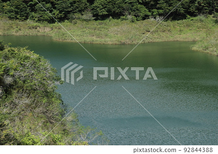 The banks of the Shiobara Dam Lake in Nasushiobara The banks of the Shiobara Dam Lake in Nasushiobara 92844388
