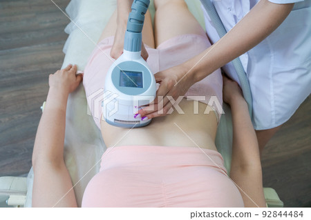 Vacuum massage apparatus. Anti-cellulite body shaping procedure. Apparatus 92844484