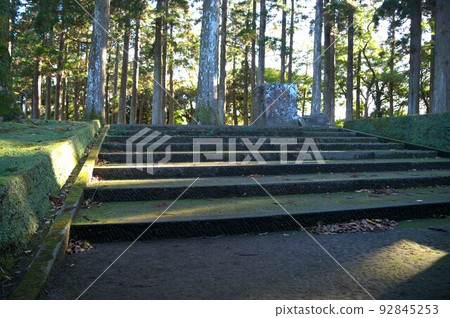 Feng Castle Ruins 92845253