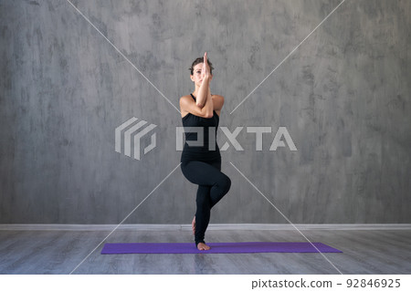 Side view portrait beautiful young woman wearing black sportswear, exercising 92846925