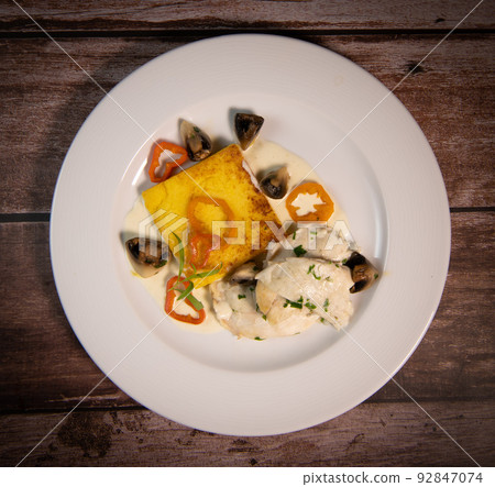 Recipe for sea bass fillet with fried polenta and white wine sauce 92847074