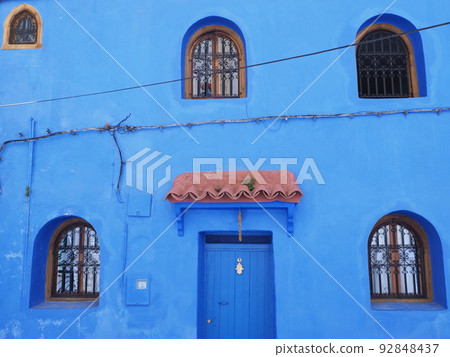 Islamic elevation with eave over door in Chefchaouen town, Morocco 92848437