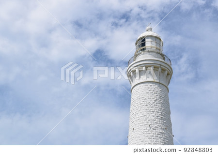 陽光明媚的島根縣出雲日禦崎燈塔 陽光明媚的島根縣出雲日禦崎燈塔 92848803