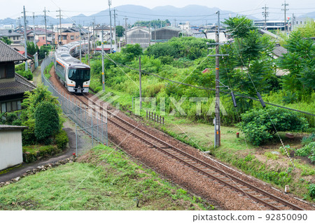 [Takayama Main Line] Limited express train running through the city 92850090