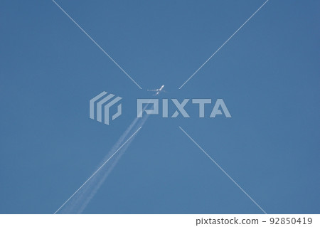 Contrail 92850419