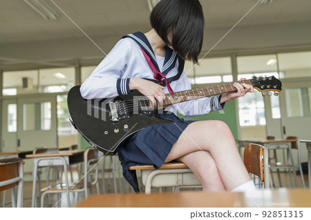 High school girl playing the guitar in the classroom 92851315